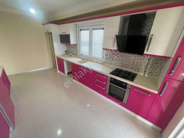 Edremit Merkez'de Dogalgaz/asönsör 3+1 Arakat:2 Daire Kiralıktır