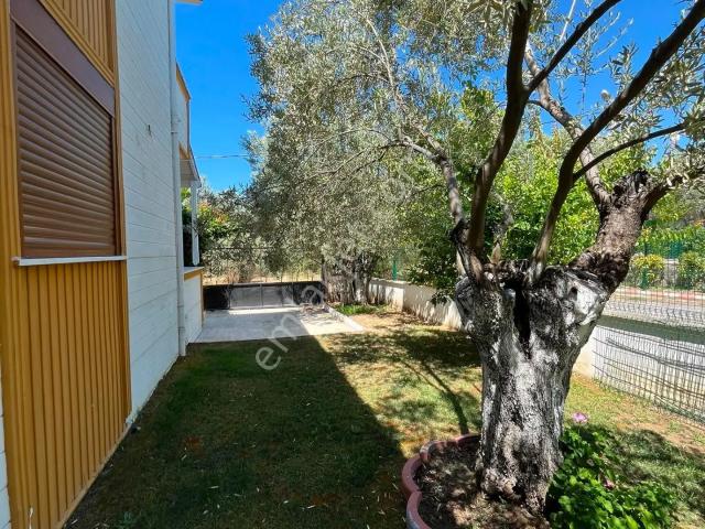 Edremit Altınoluk Narlı Mahallesi 3+1 Müstakil Bahçeli Otoparklı Kiralık Villa