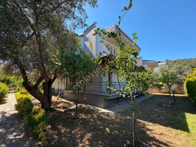 Edremit Akçay'da Bahçeli Ve Eşyalı Kiralık 3+1 Villa