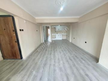 Edremit Cumhuriyet Mah. Eğilmez Cami Mevkii 2+1 Satılık Daire
