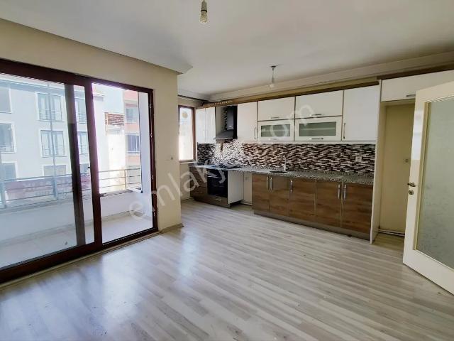 Edremit Gazicelal Mah.'de Merkezi Konumda 2+1 Kiralık Daire