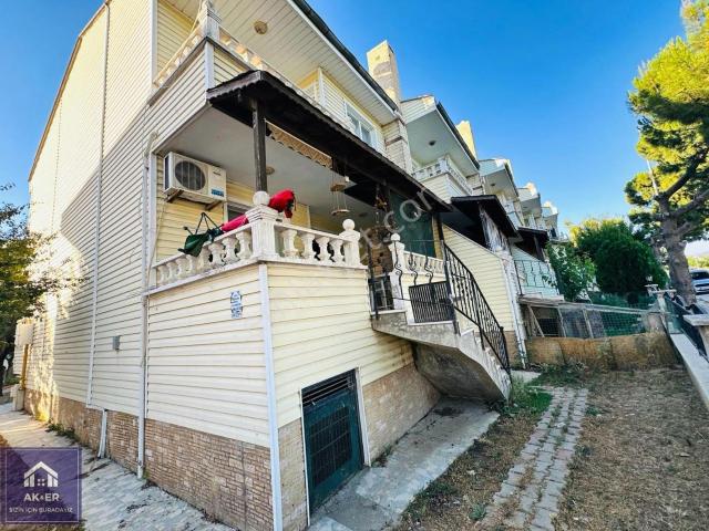 Edremit Hamidiye De 5+1 Satılık Köşe Villa