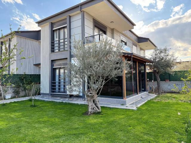 Edremit Kadıköy`de Müstakil Bahçeli Satılık 2+1 Dubleks Villa