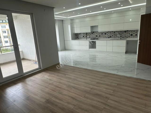Edremit Yeni Mahalle'de Kiralık Geniş Site İçi 4+1 Lüks Daire
