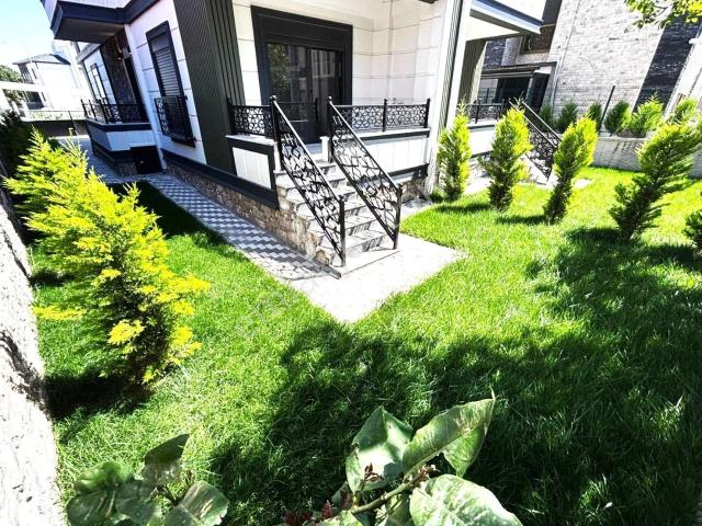 edremit Zeytinli'de Aygül'den Sıfır Ön Cephe Ayrı Mutfak Çift Teraslı Satılık 4+1 Mustakil Villa