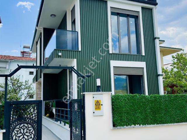 Edremit/güre 'de Denize 140 M 3+1 Satılık Müstakil Villa