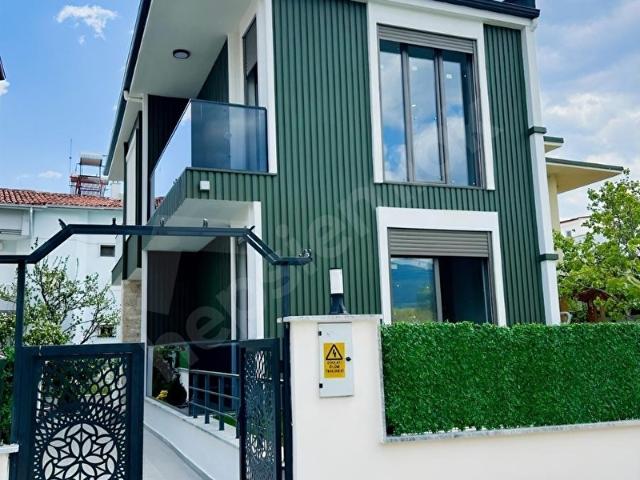 EDREMİTGÜRE 'DE DENİZE 140 M 3+1 SATILIK MÜSTAKİL VİLLA