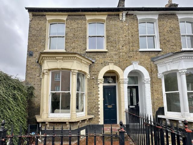 Edric Road, London, SE14 4 bed terraced house to rent £3,700 pcm £854 pw