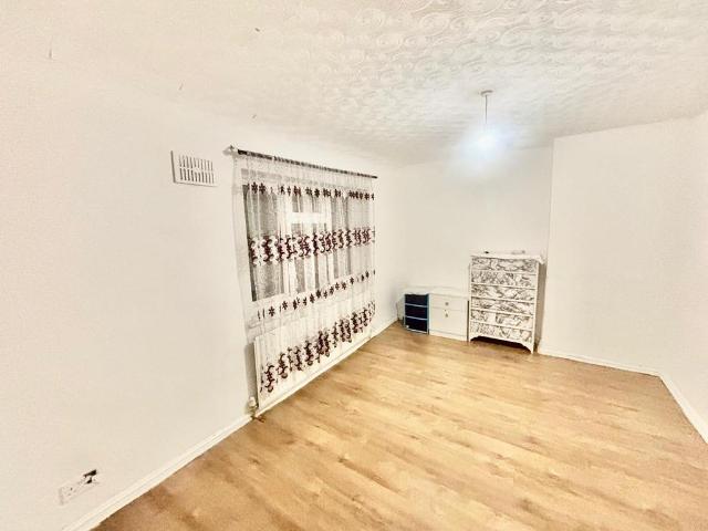 Edrick Walk, Edgware HA8 2 bed terraced house to rent £1,900 pcm £438 pw