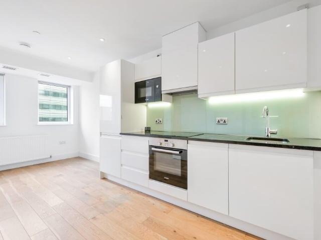 Edridge Road, Croydon 2 bed flat to rent £1,650 pcm £381 pw