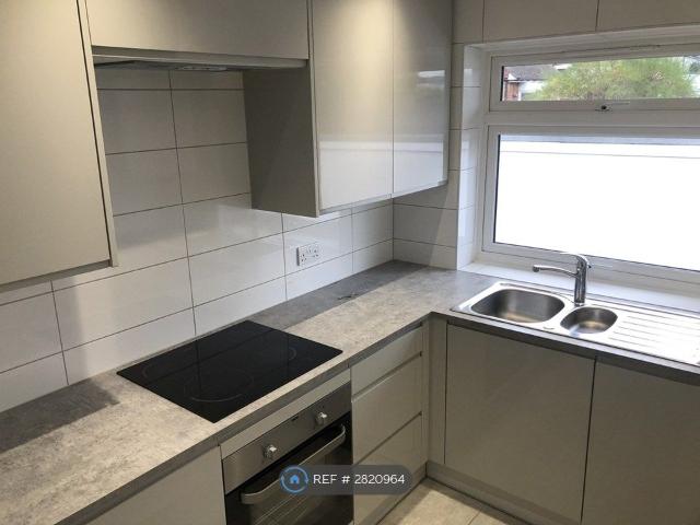 Edster Court, Portslade, Brighton BN41, 2 bed flat to rent, £1,450 pcm | PrimeLocation