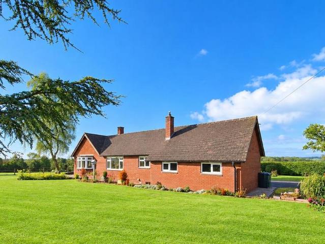 Edwyn Ralph, Bromyard 4 bed bungalow to rent £1,600 pcm £369 pw