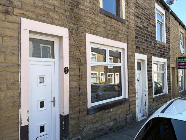 Edward Street, Nelson BB9 3 bed terraced house to rent £795 pcm £183 pw