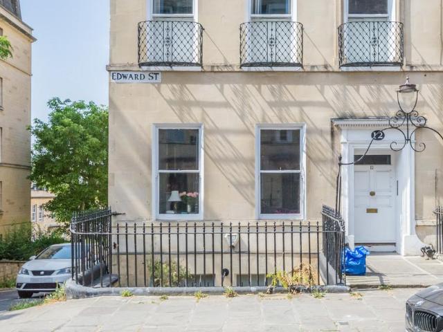 Edward Street, Bath 2 bed apartment to rent £1,700 pcm £392 pw