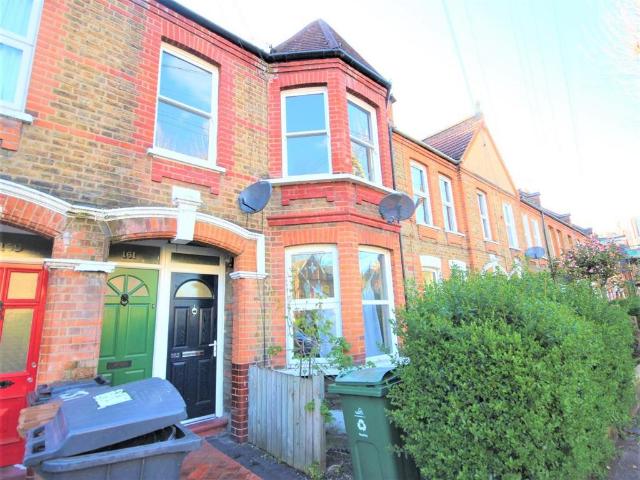 Edward Road, Walthamstow, E17 2 bed flat to rent £1,995 pcm £460 pw