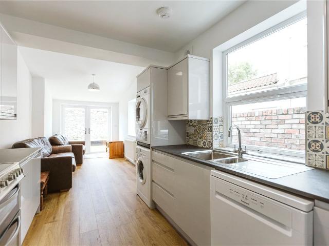 Edward Road, Arnos Vale, Bristol BS4, 5 bed shared accommodation to rent, £3,250 pcm | PrimeLocation