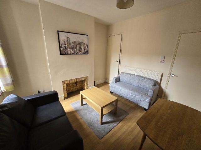 Edward Road, Leicester 3 bed terraced house to rent £412 pcm £95 pw