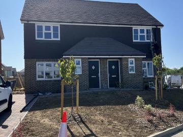 Edward Way, Polegate BN26 2 bed semi detached house to rent £1,550 pcm £358 pw