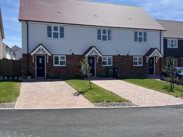 Edward Way, Polegate BN26 2 bed terraced house to rent £1,500 pcm £346 pw