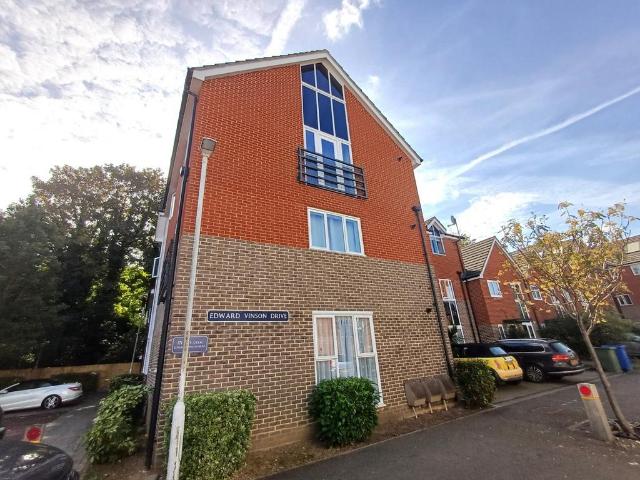 Edward Vinson Drive, Faversham, Kent. 2 bed flat to rent £1,200 pcm £277 pw