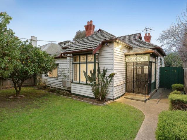 An Exceptional Central Park Lifestyle with Edwardian Charm