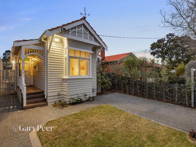 Edwardian entertainer with a contemporary edge