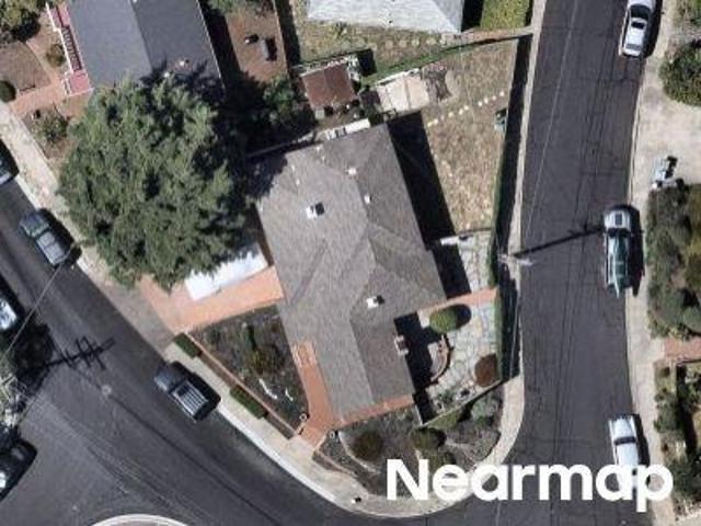 Edwards Ave