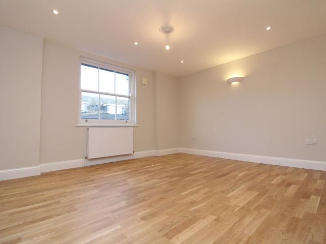 Edwin Court, Sydenham SE26, 2 bed flat to rent, £1,800 pcm | PrimeLocation