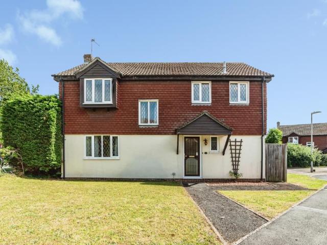 Edwin Close, Thatcham RG19, 3 bed detached house to rent, £1,950 pcm | PrimeLocation