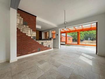 Een 4 gevelwoning met garage en tuin