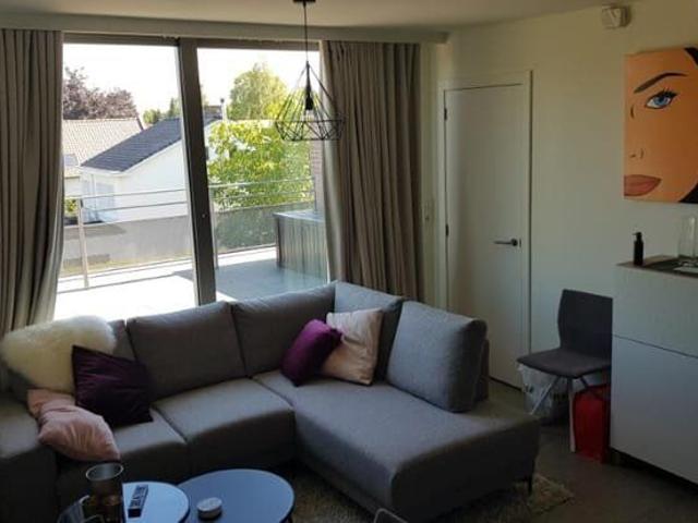 Eén slaapkamer appartement met zonnig terras