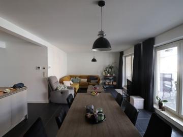 Een recent appartement met 2 slaapkamers, terras en autostaanplaats