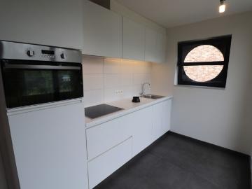 Een recent duplexappartement op de tweede en op de dakverdieping met terras en garage