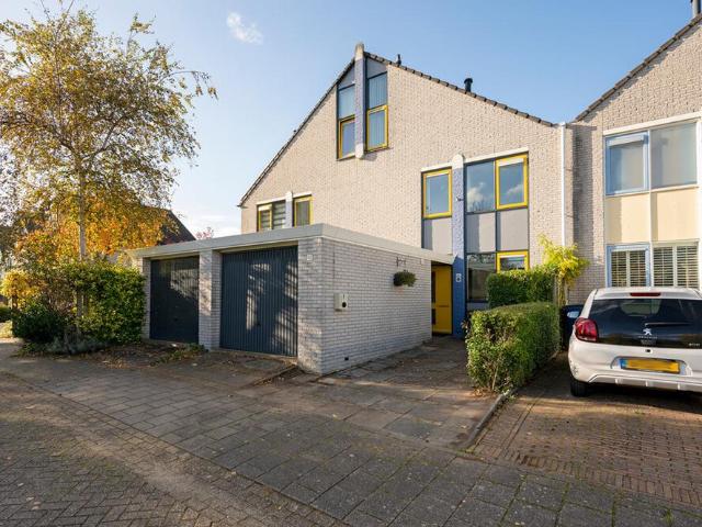 Eengezinswoning, 2 onder 1 kapwoning te huur in Almere