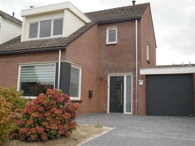 Eengezinswoning, geschakelde 2 onder 1 kapwoning te huur in Nederweert
