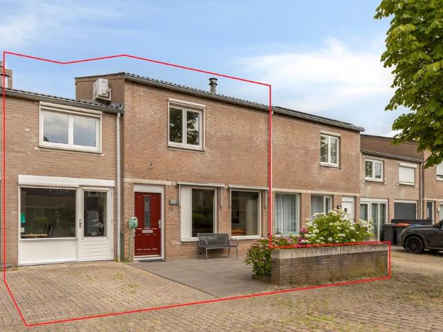 Eengezinswoning, geschakelde 2 onder 1 kapwoning te huur in Den Bosch