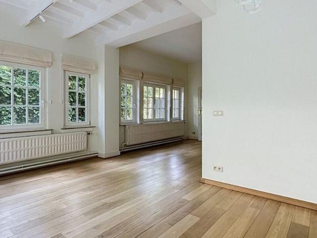 Eengezinswoning te huur in Ukkel voor € 2.000 met 2 slaapkamers