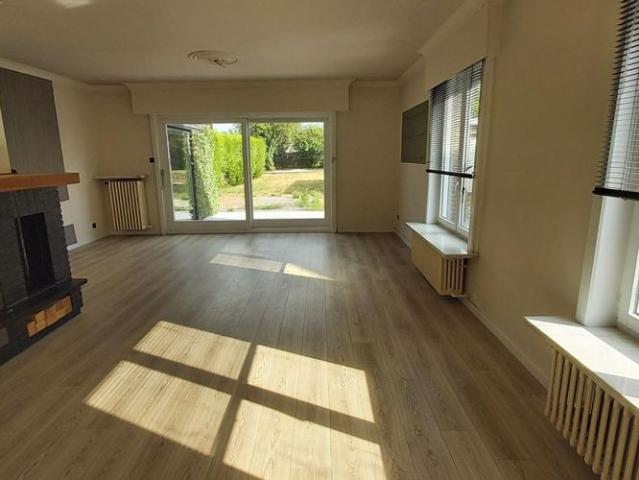 Eengezinswoning te huur in Kruishoutem voor € 975 met 3 slaapkamers