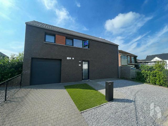 Eengezinswoning te huur in Lommel – Huiskantoor