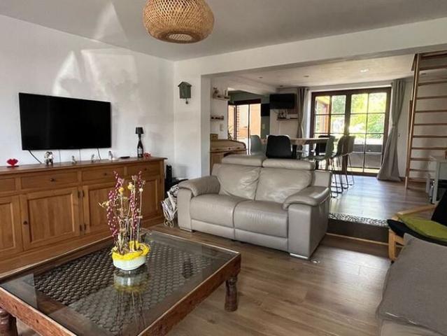 Eengezinswoning te huur in Maubray voor € 1.250 met 4 slaapkamers