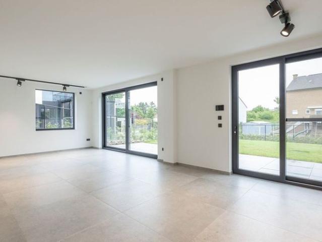 Eengezinswoning te huur in Riemst voor € 1.600 met 3 slaapkamers