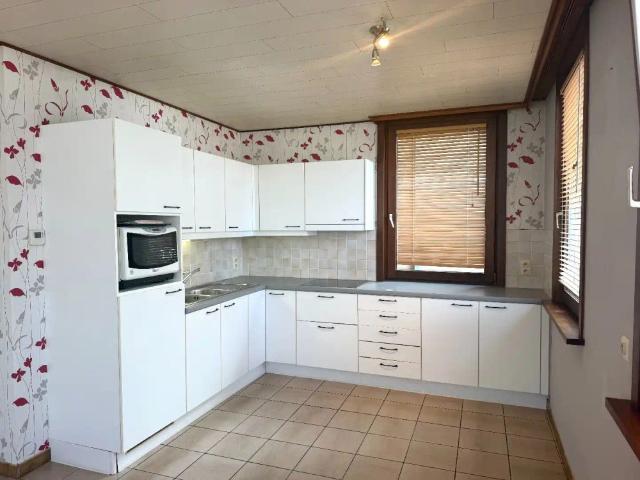 Eenslaapkamer appartement met grote garage te huur te Harelbeke