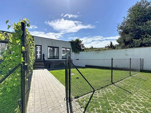 EEB4 | Luminous 2 bedroom duplex + garden