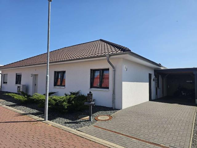 EEK A Altersgerechte Bungalowhälfte mit Garten und Carport