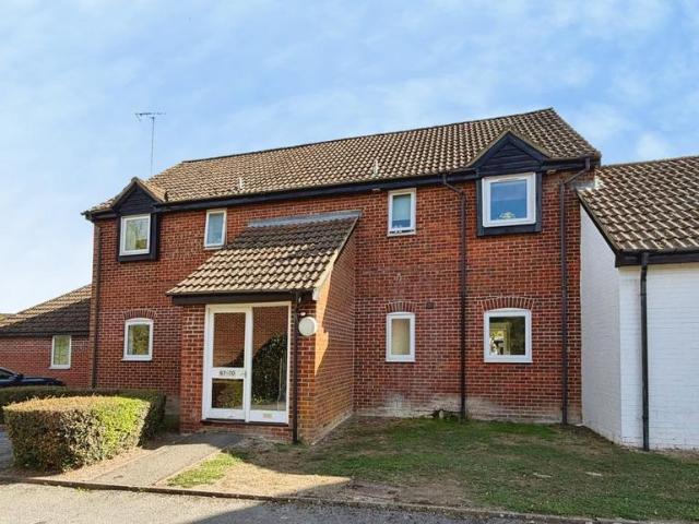 Eeklo Place, Newbury, RG14 1 bed flat to rent £900 pcm £208 pw