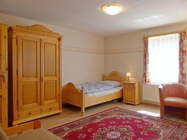 EF0402_M Dresden: Laubegast, kleines möbliertes Apartment mit WLAN, TV, Dusche und viel Nebengelass