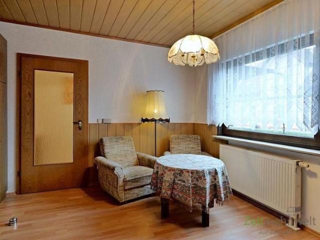 EF0593_M Jena: Hermsdorf, möbliertes Mini Apartment mit separatem Hauseingang, WLAN und PKW Stellplatz