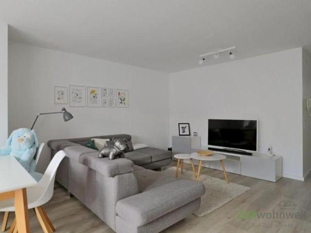EF1101_M Jena: Winzerla, moderne, möblierte Wohnung mit Aufzug, Balkon und TG Stellplatz
