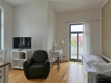 EF1147_M Dresden: Blasewitz, möblierte 2 Zimmer Wohnung mit sonnigem Balkon, Dusche, Wanne und PKW Stellplatz