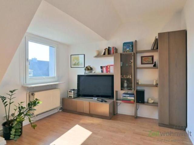 EF1225_M Kassel Stadt: Fasanenhof, preiswerte möblierte Dachwohnung in einem ruhigen Haus mit Garten